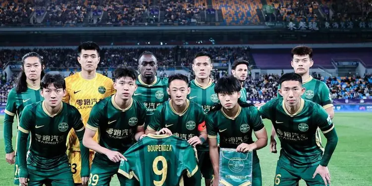 中超赛场争议判罚：VAR判罚引发热议,