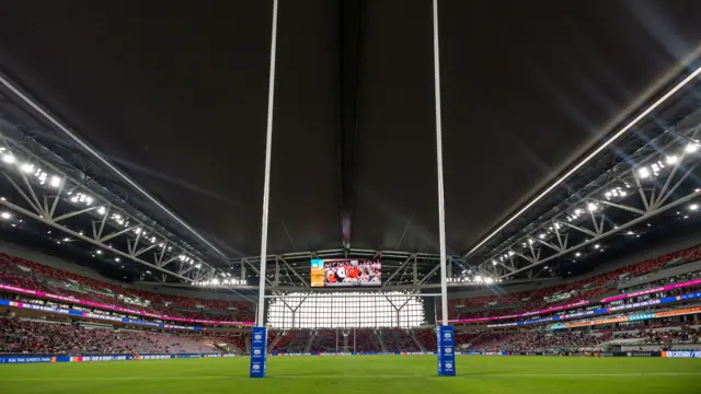 没有技巧全是感情，弗兰克告别演讲深情演唱《月亮代表我的心》